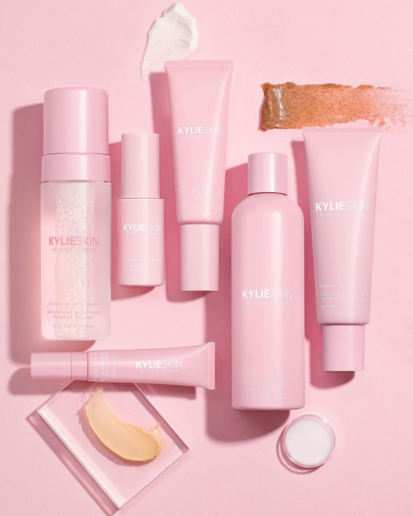 听说10亿富婆Kylie Jenner新出的护肤品被群嘲了?